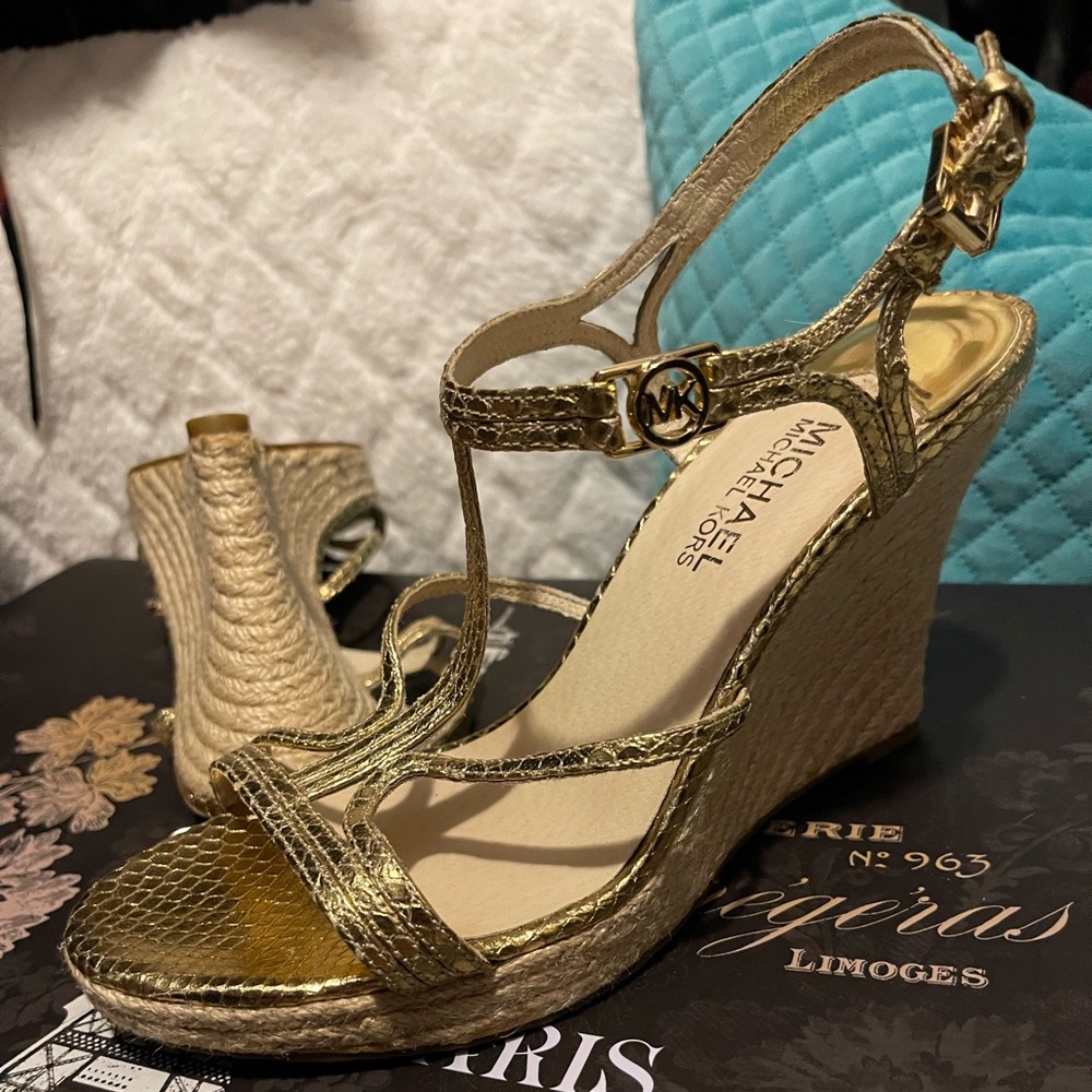 Michael kors wedges gold size 8/5